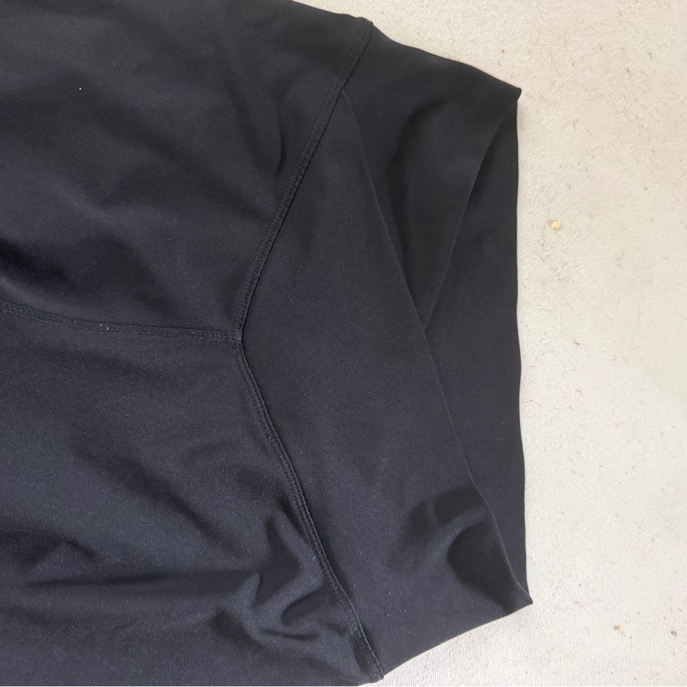 Black criss-cross workout leggings